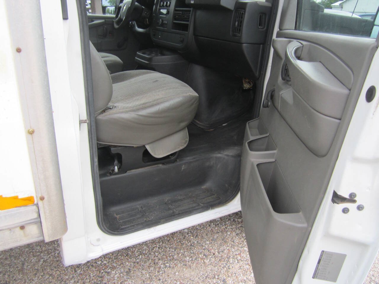 Used 2010 Chevrolet Express 3500 Extended RWD image 8