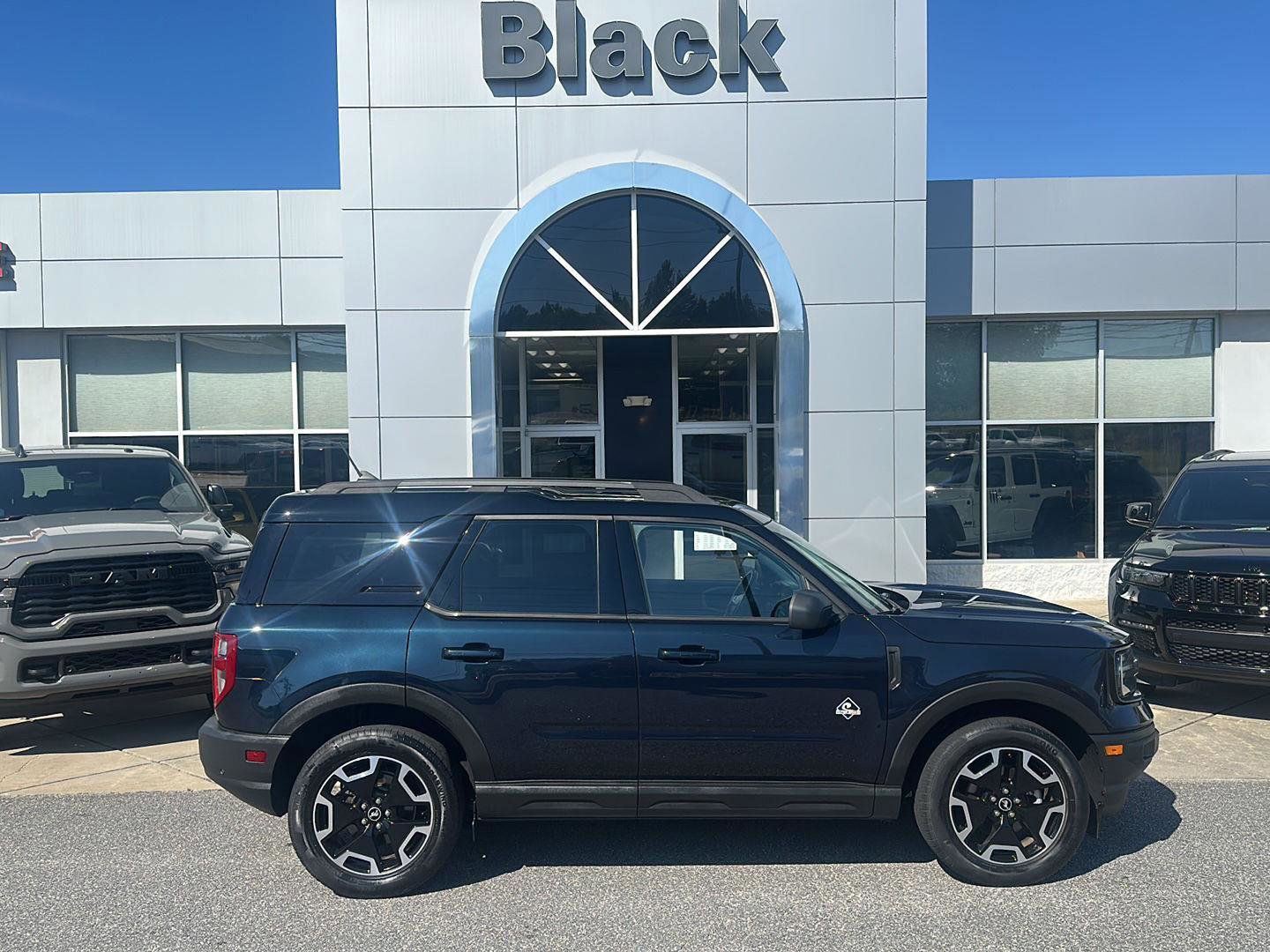 Used 2021 Ford Bronco Sport Outer Banks image 3