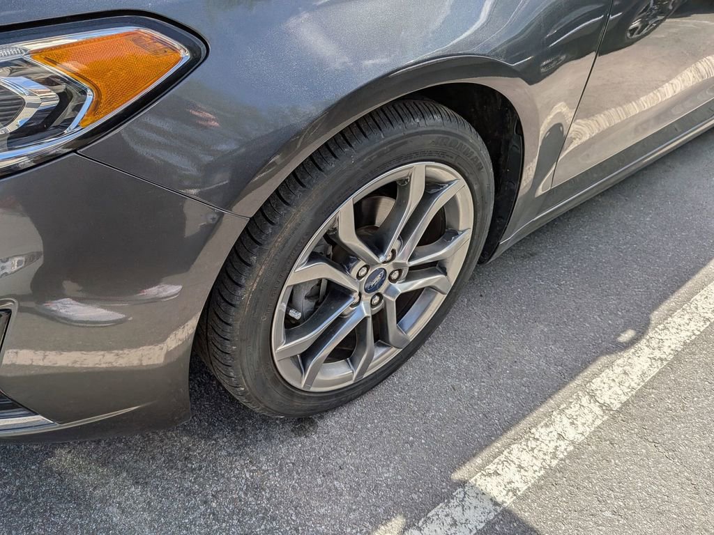 Used 2019 Ford Fusion SEL image 3