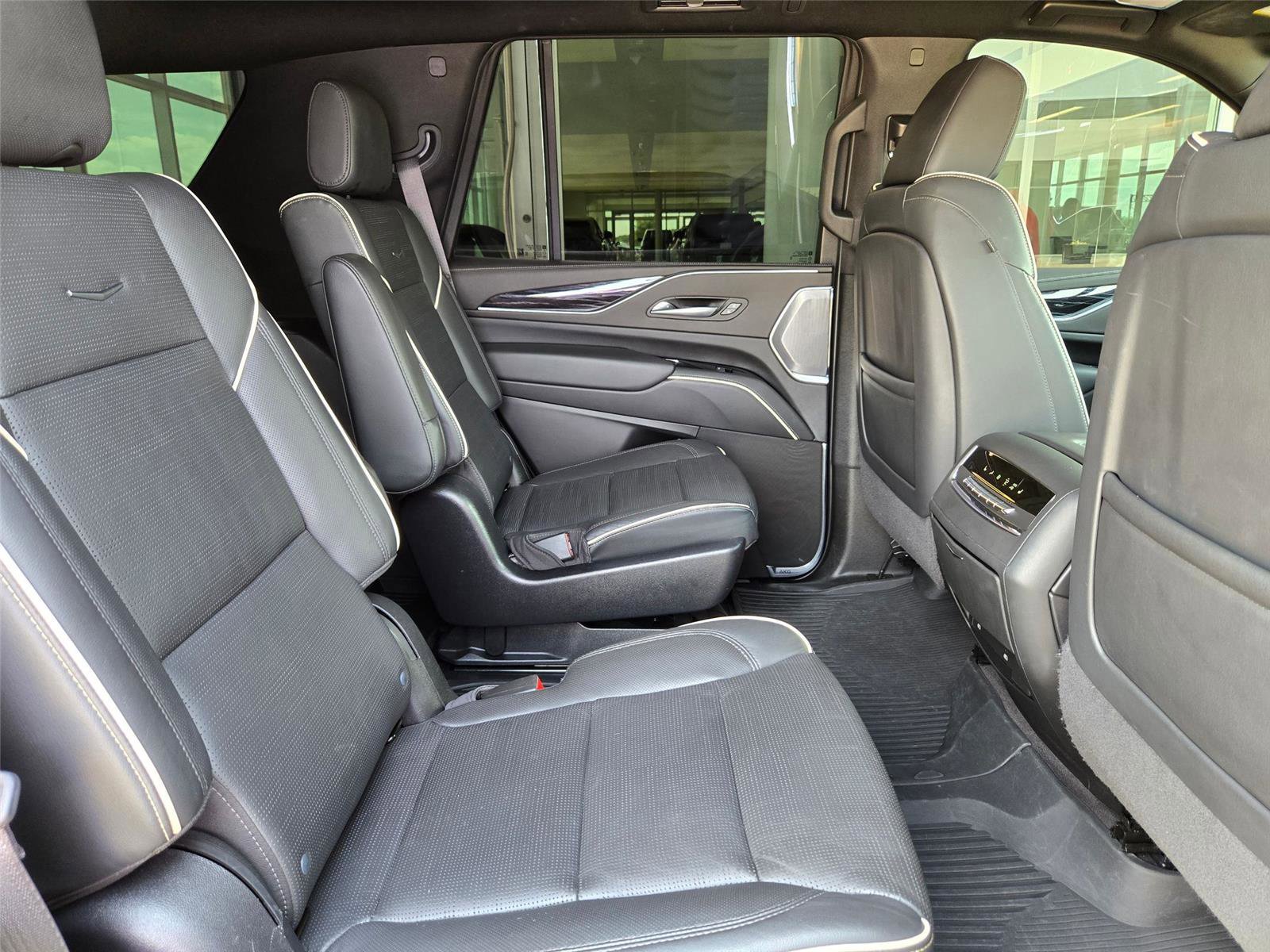 Used 2023 Cadillac Escalade Sport w/ LPO, ONYX Package AWD/4WD image 31