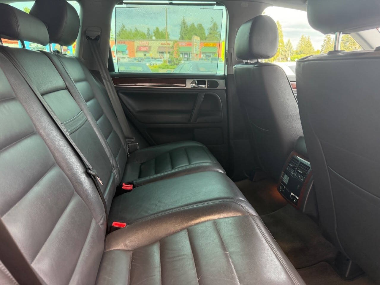 Used 2004 Volkswagen Touareg V8 AWD/4WD image 17