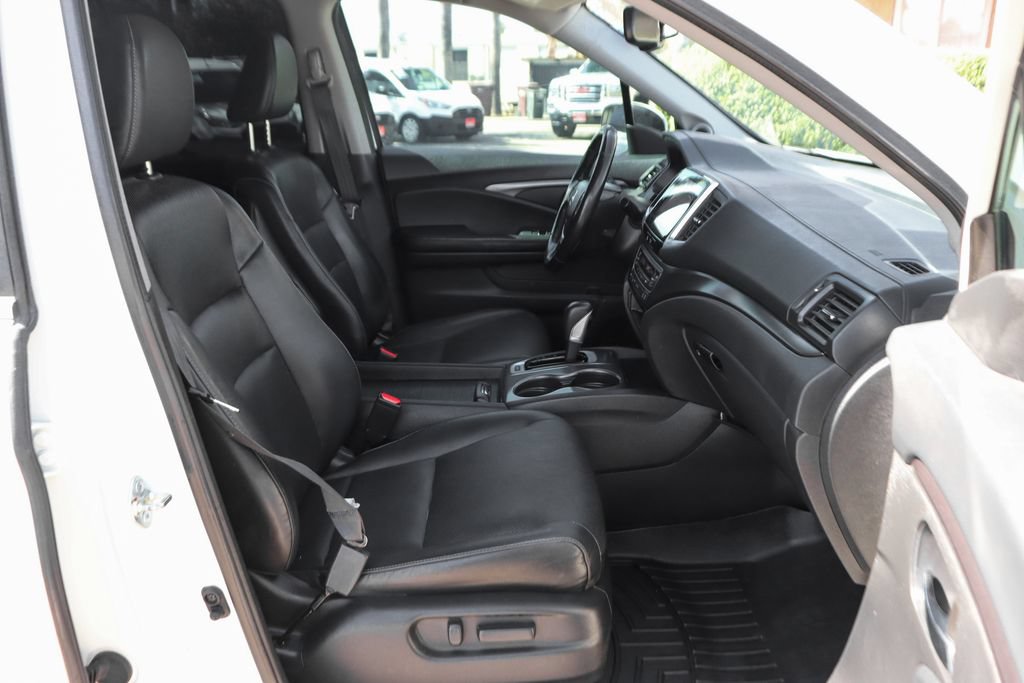 Used 2017 Honda Ridgeline RTL-T image 37