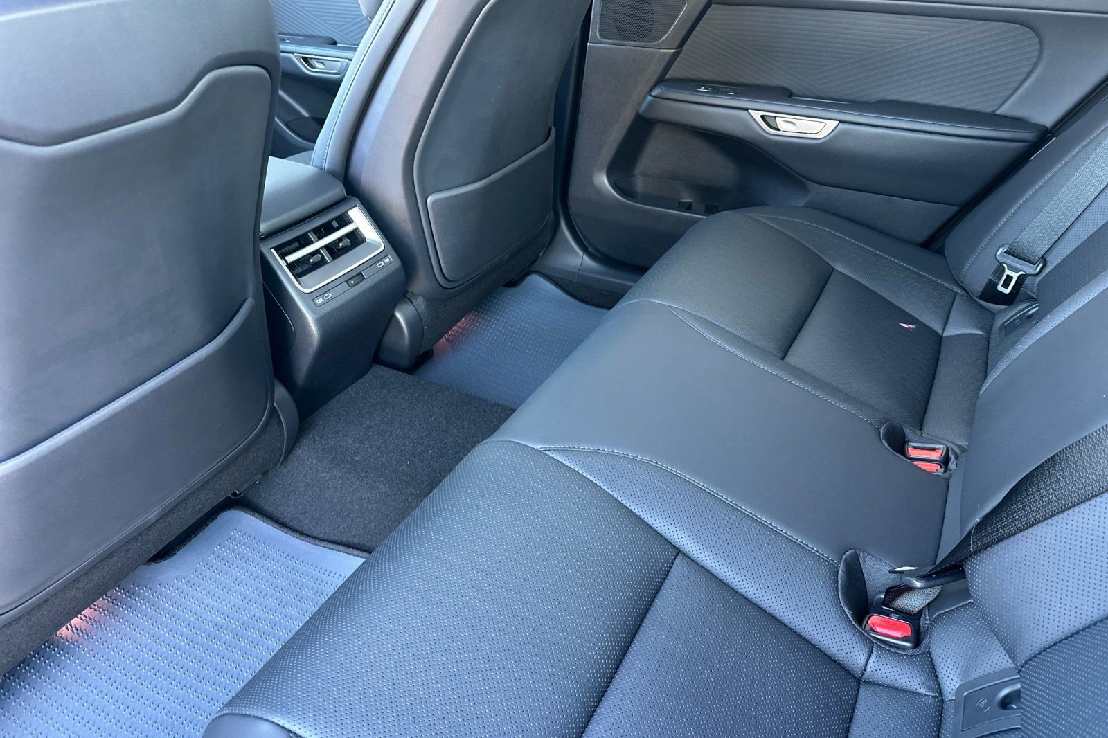 New 2026 Lexus ES 350e FWD image 9