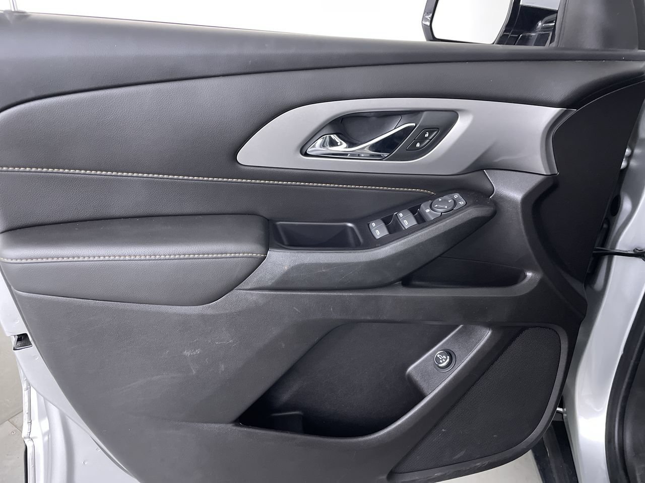 Used 2019 Chevrolet Traverse LT FWD image 10