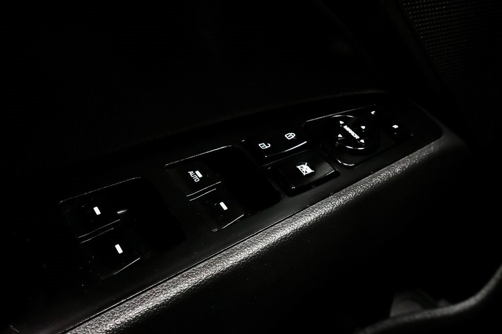 Used 2020 Hyundai Elantra Limited w/ Cargo Package (C1) image 25