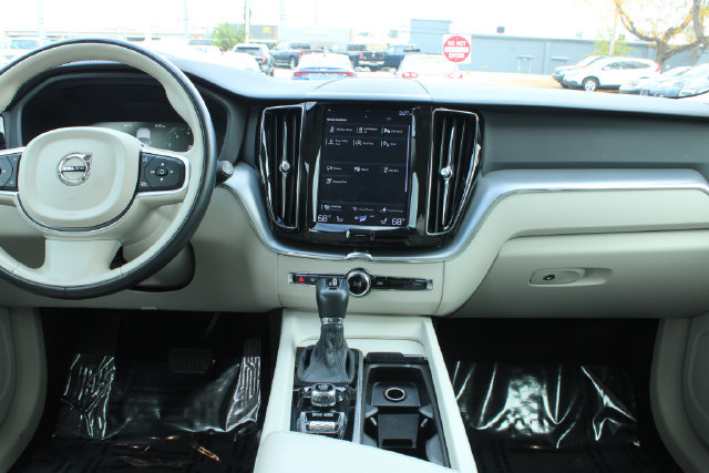 Used 2018 Volvo XC60 T6 Momentum w/ Convenience Package AWD/4WD image 18