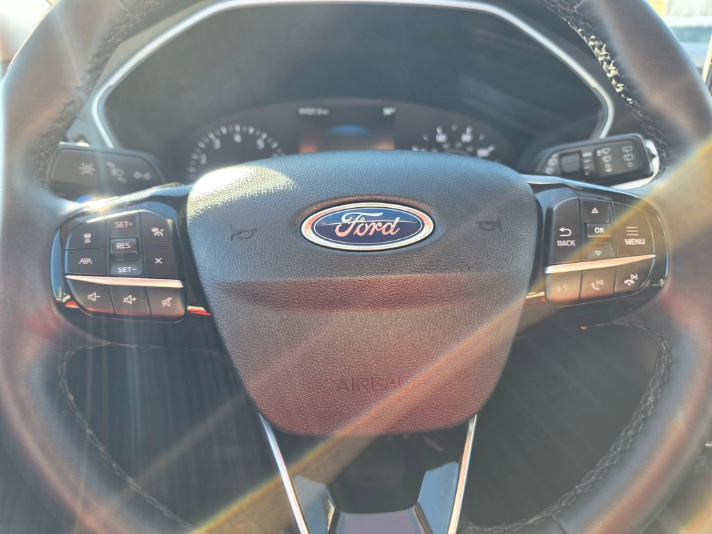 Used 2021 Ford Escape SE w/ SE Sport Appearance Package image 16