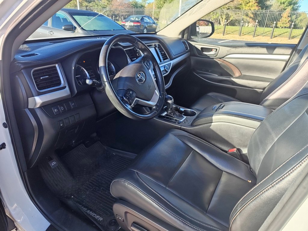 Used 2018 Toyota Highlander XLE AWD/4WD image 8