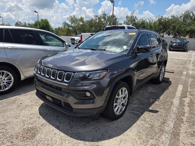 Used 2023 Jeep Compass Latitude AWD/4WD image 3