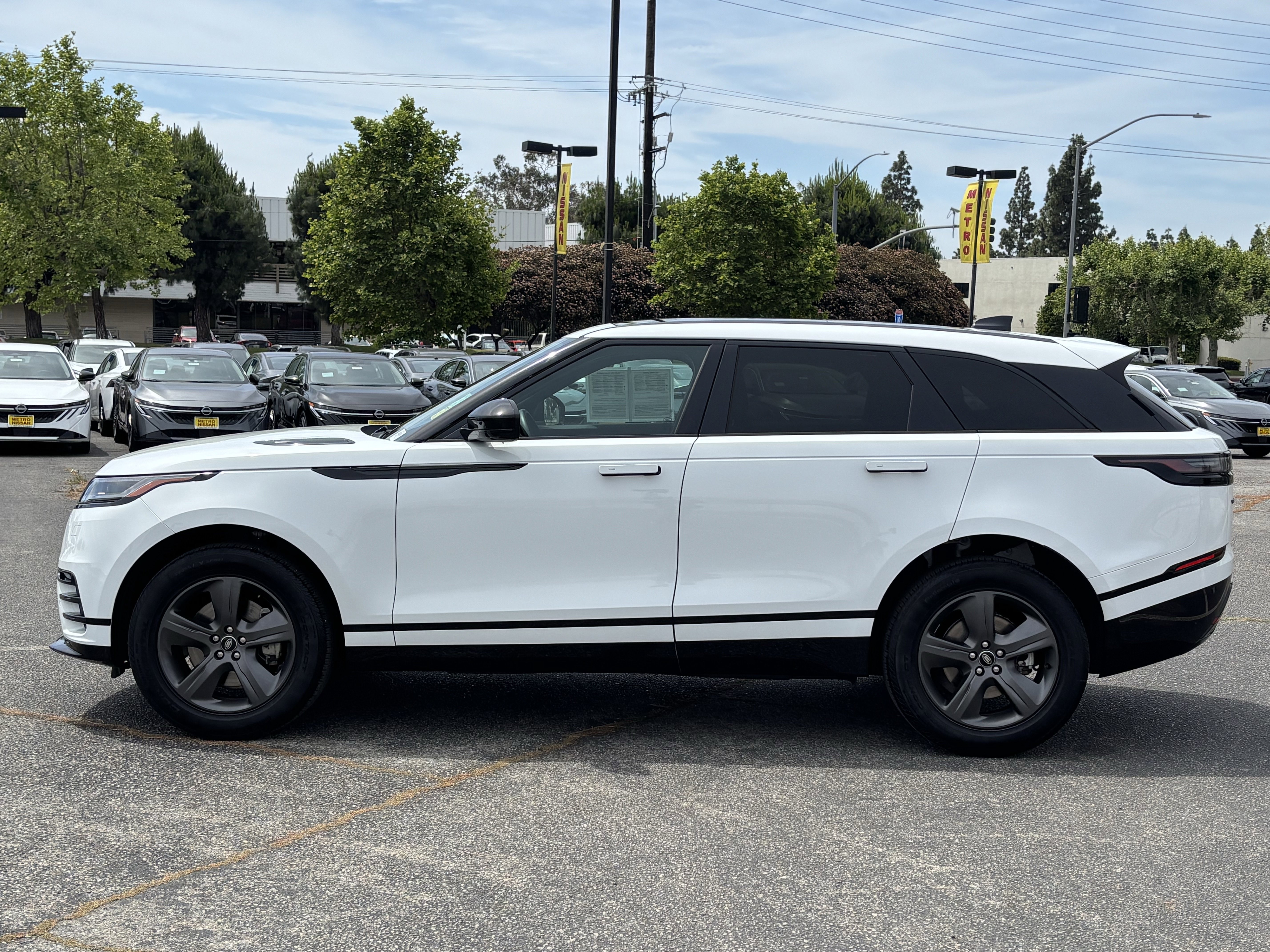 Used 2025 Land Rover Range Rover Velar Dynamic SE image 6