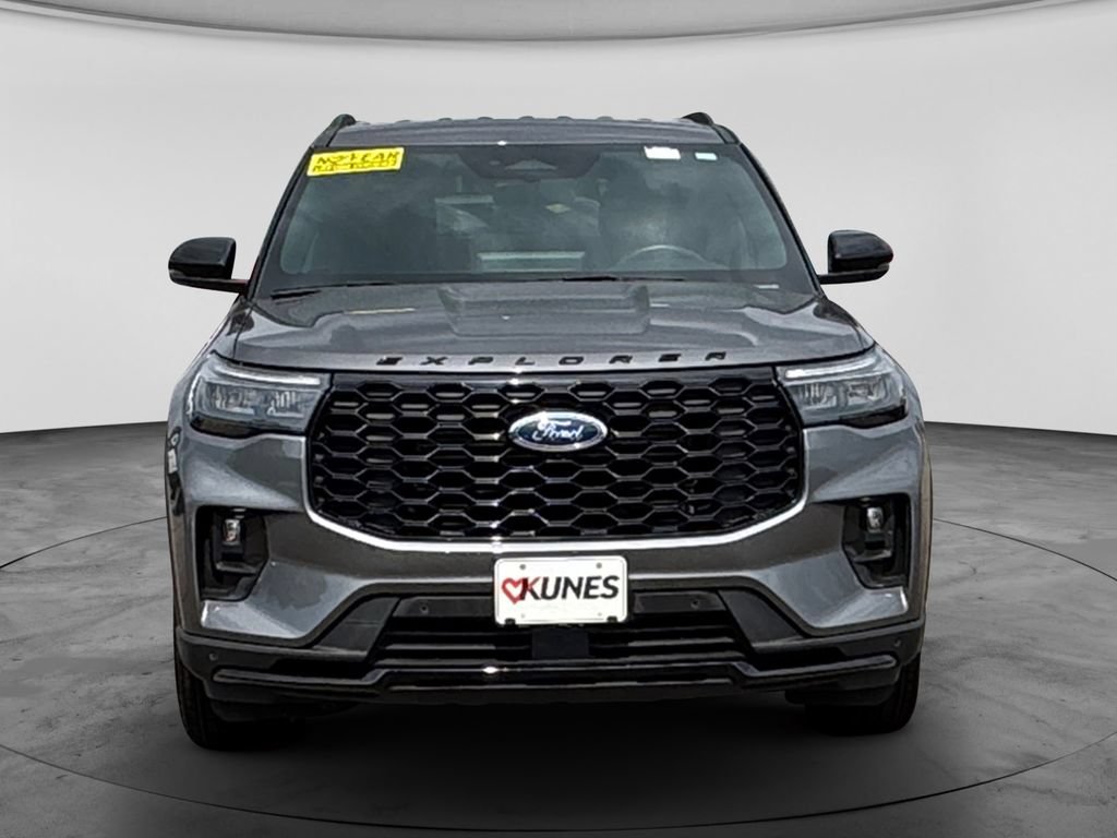 Used 2025 Ford Explorer ST-Line AWD/4WD image 2