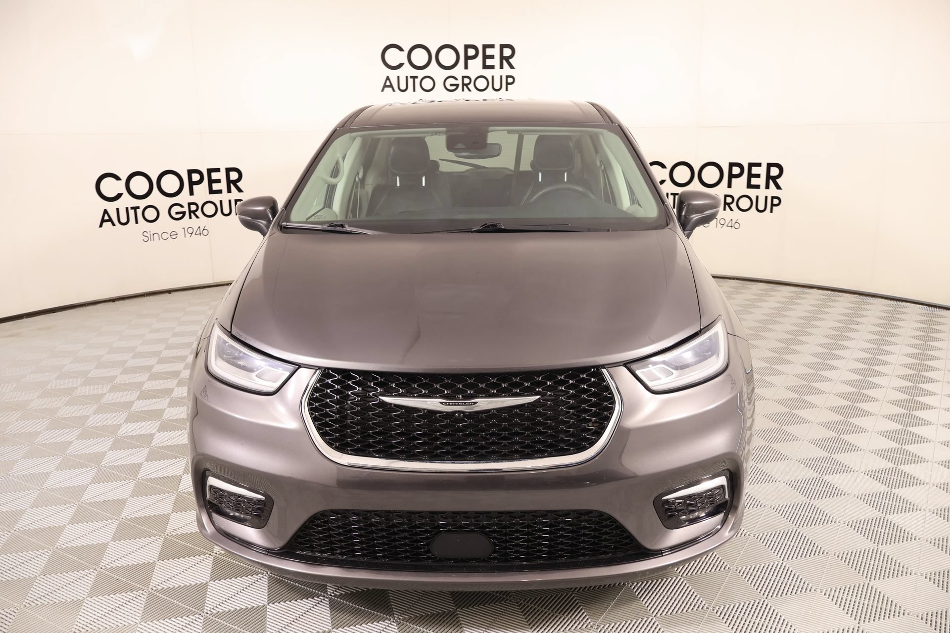 Used 2023 Chrysler Pacifica Touring-L FWD image 8