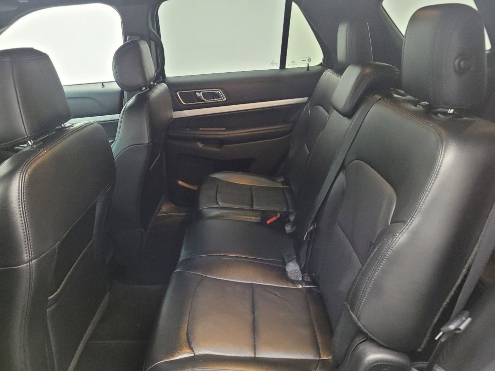 Used 2016 Ford Explorer XLT w/ Equipment Group 202A FWD image 18