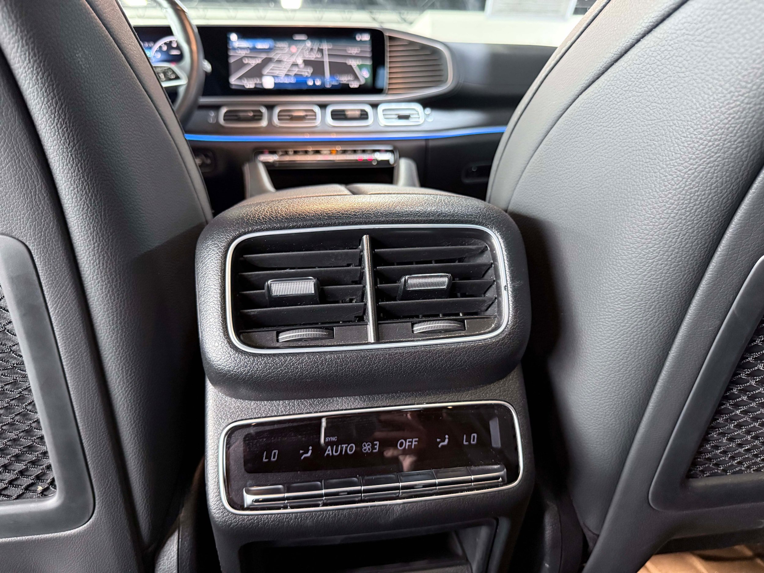Used 2025 Mercedes-Benz GLS 450 4MATIC image 16