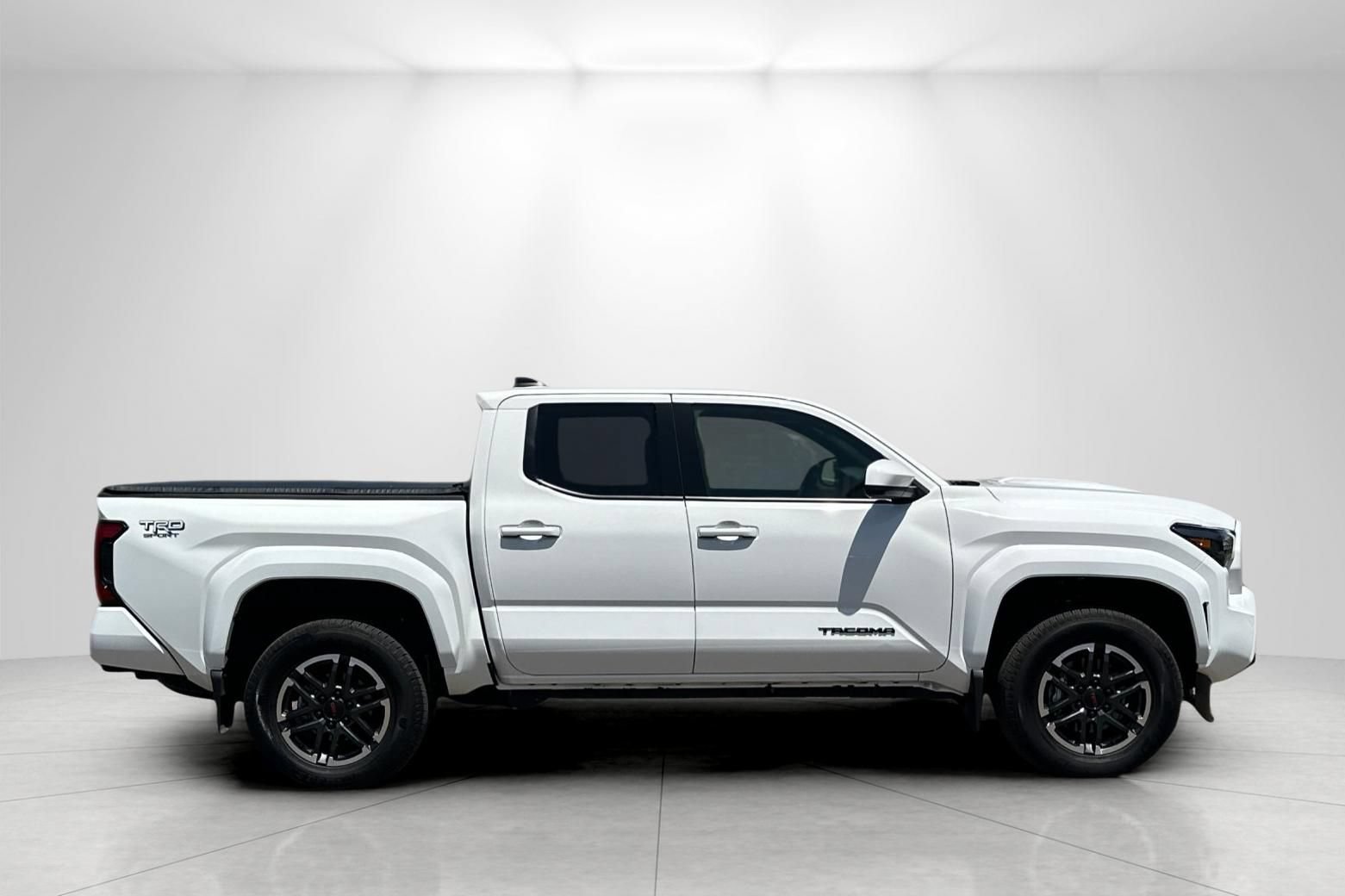 Used 2025 Toyota Tacoma TRD Sport AWD/4WD image 2