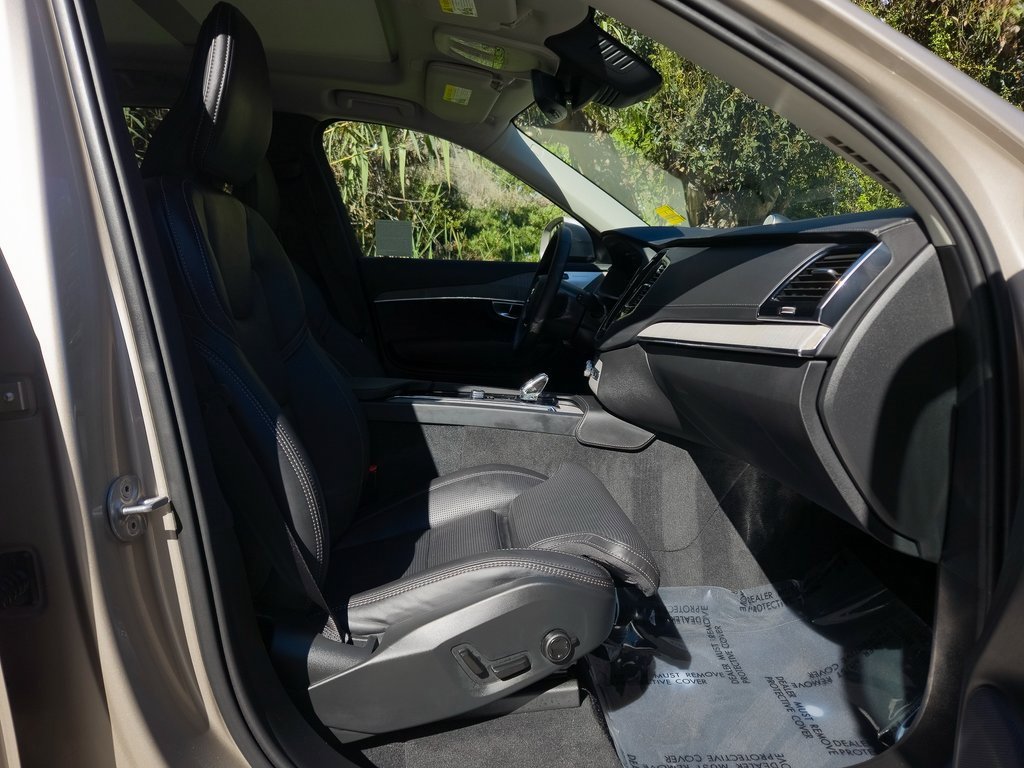 Used 2025 Volvo XC90 T8 Ultra w/ Protection Package Premier image 23