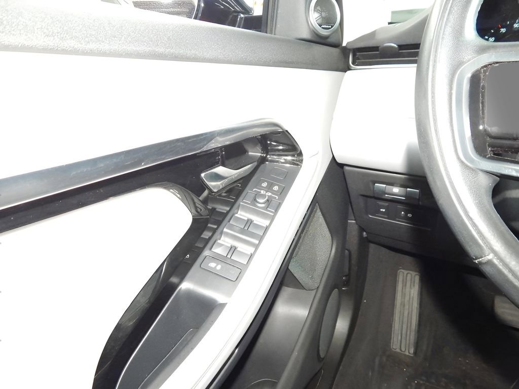 Used 2022 Land Rover Range Rover Evoque SE image 27