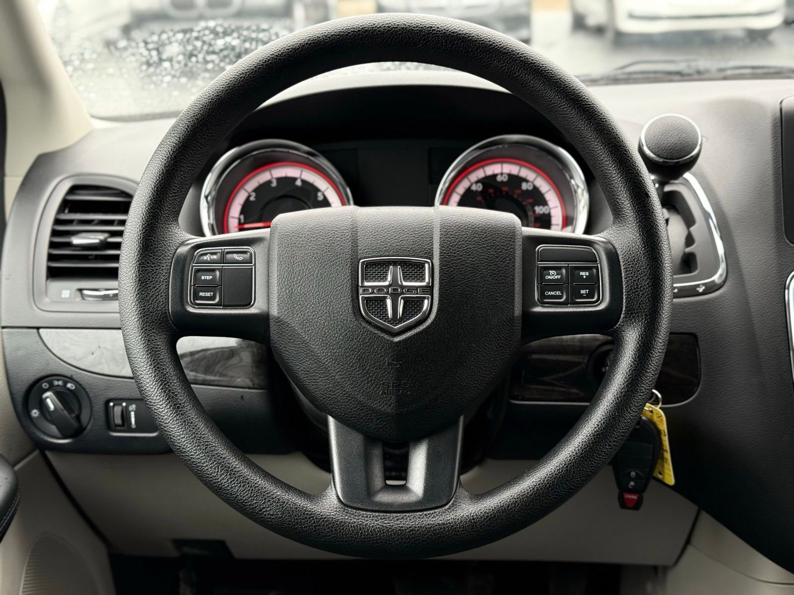 Used 2018 Dodge Grand Caravan SE w/ UConnect Hands-Free Group image 32