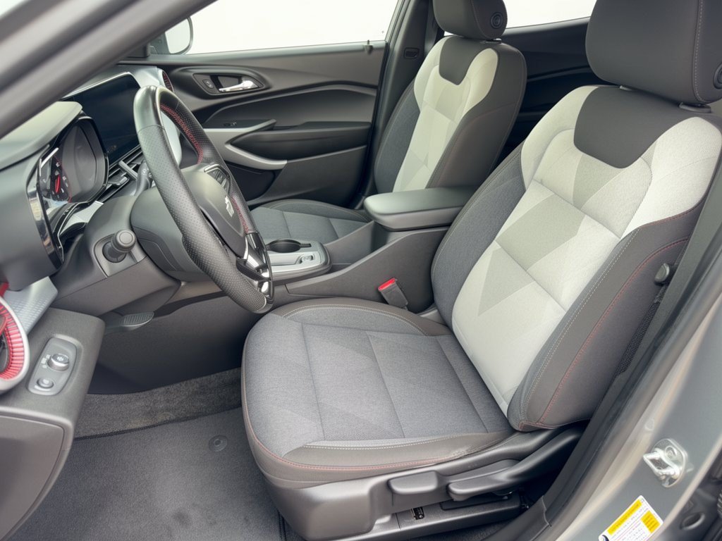 Used 2024 Chevrolet Trax RS w/ Driver Confidence Package FWD image 5