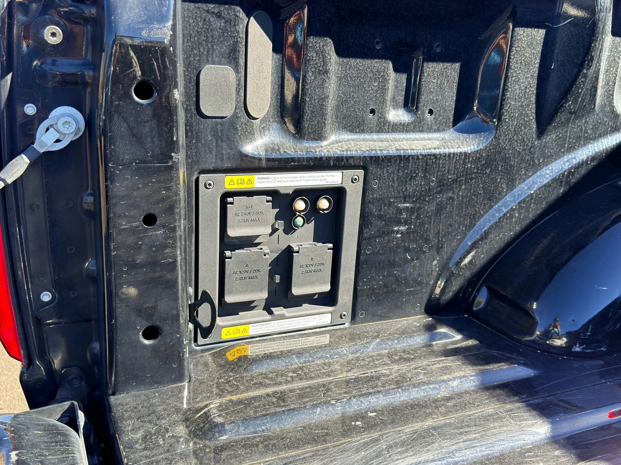 Used 2023 Ford F150 Lariat w/ Trailer Tow Package image 14