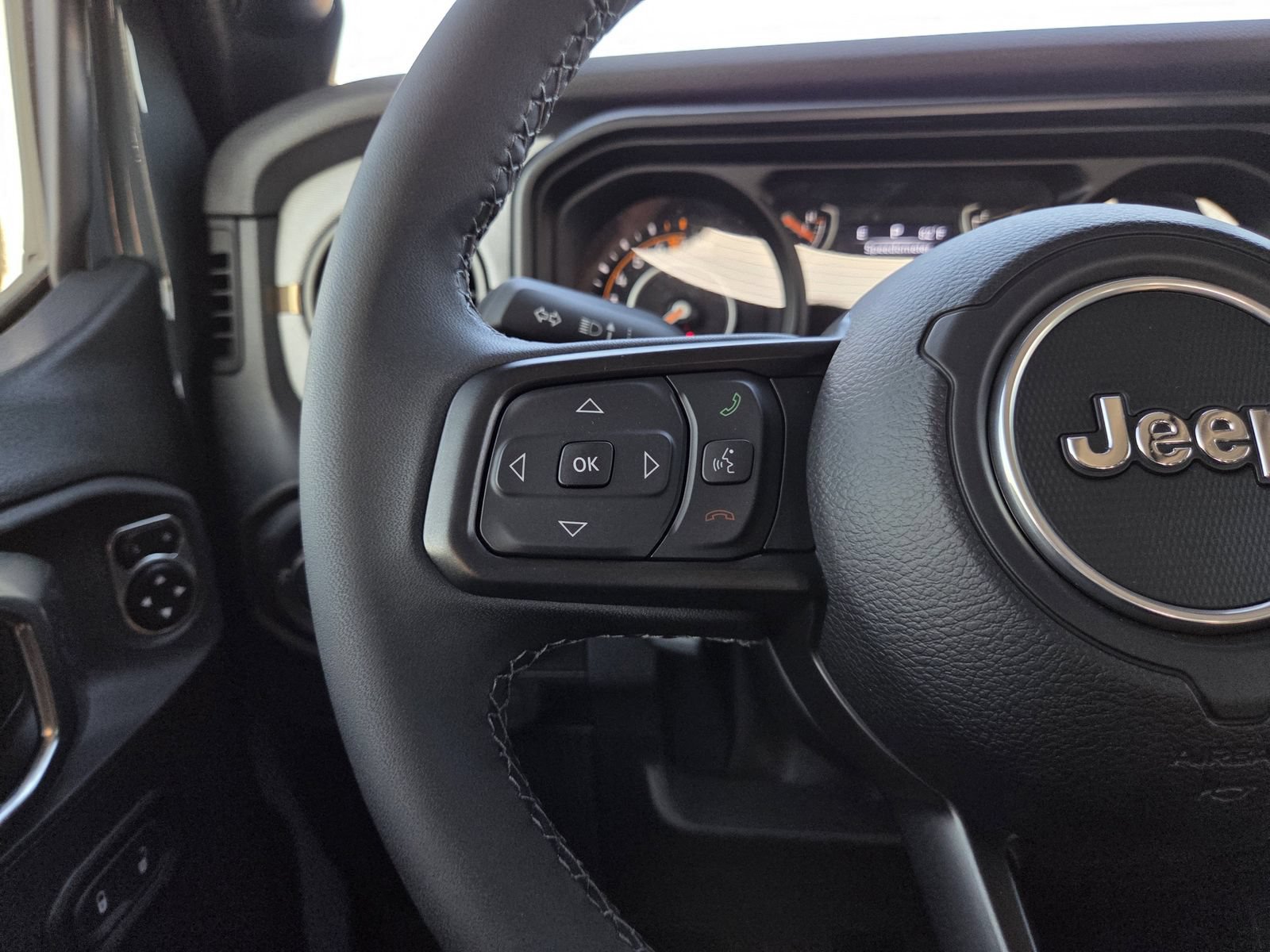 Used 2025 Jeep Gladiator Sport AWD/4WD image 39