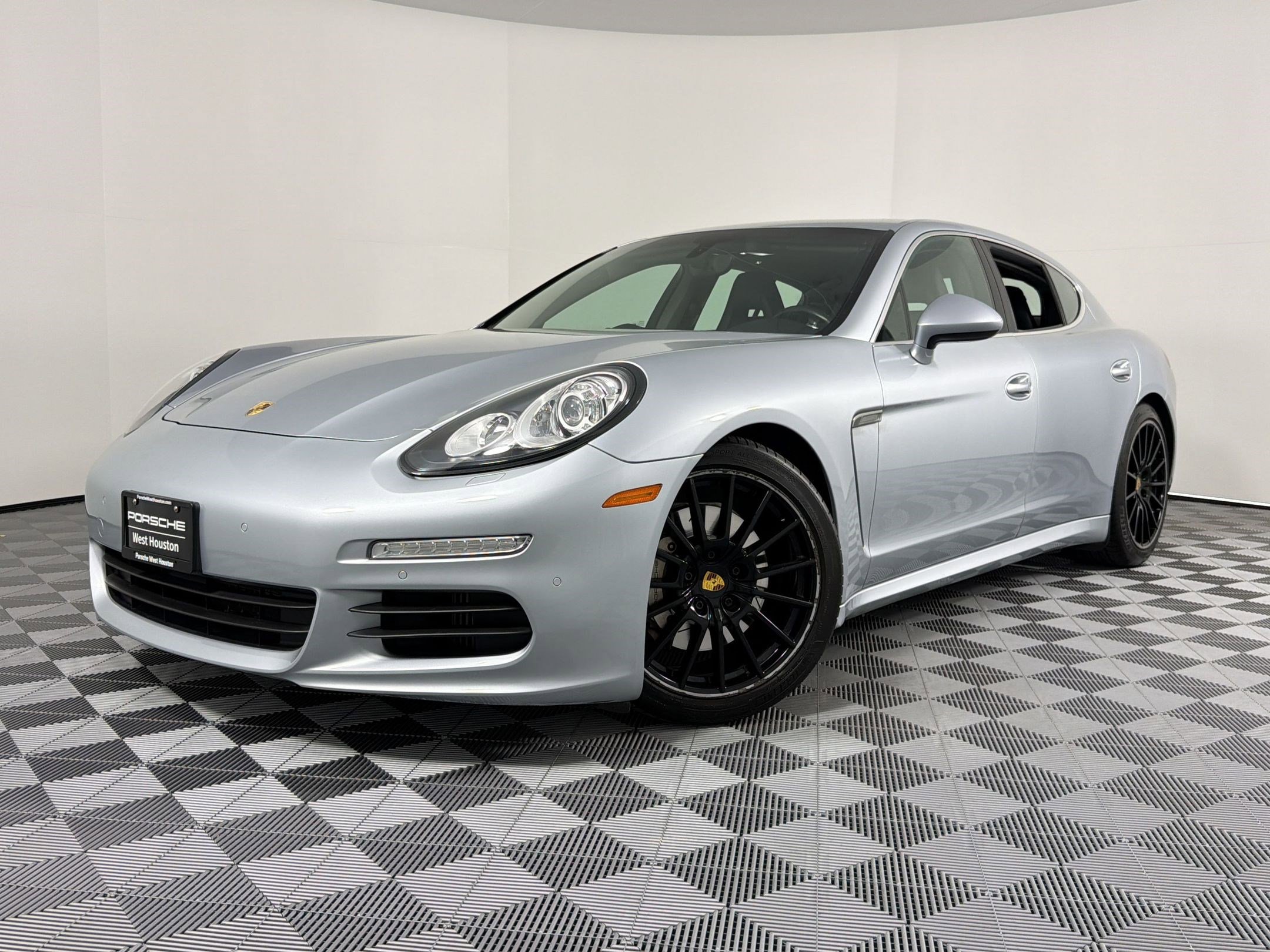 Used 2016 Porsche Panamera S