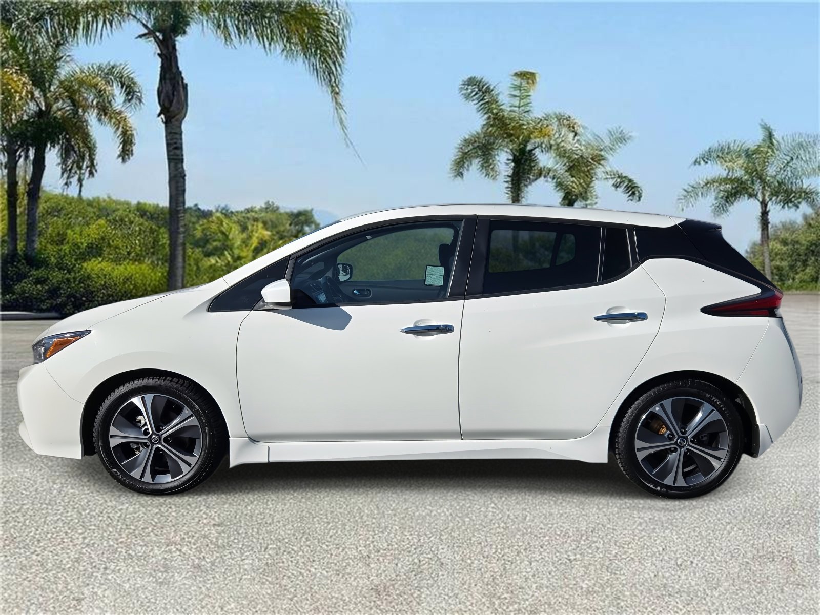 Used 2023 Nissan Leaf S w/ Protection Package image 2
