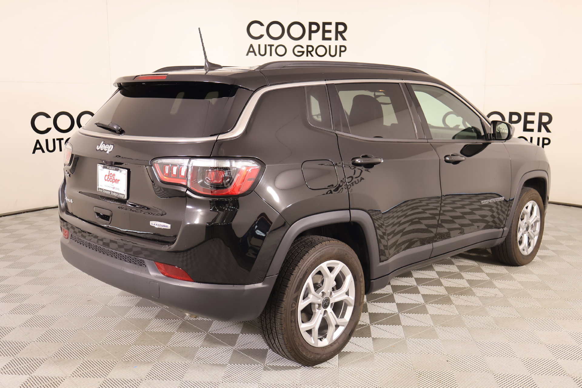 Used 2025 Jeep Compass Latitude AWD/4WD image 20