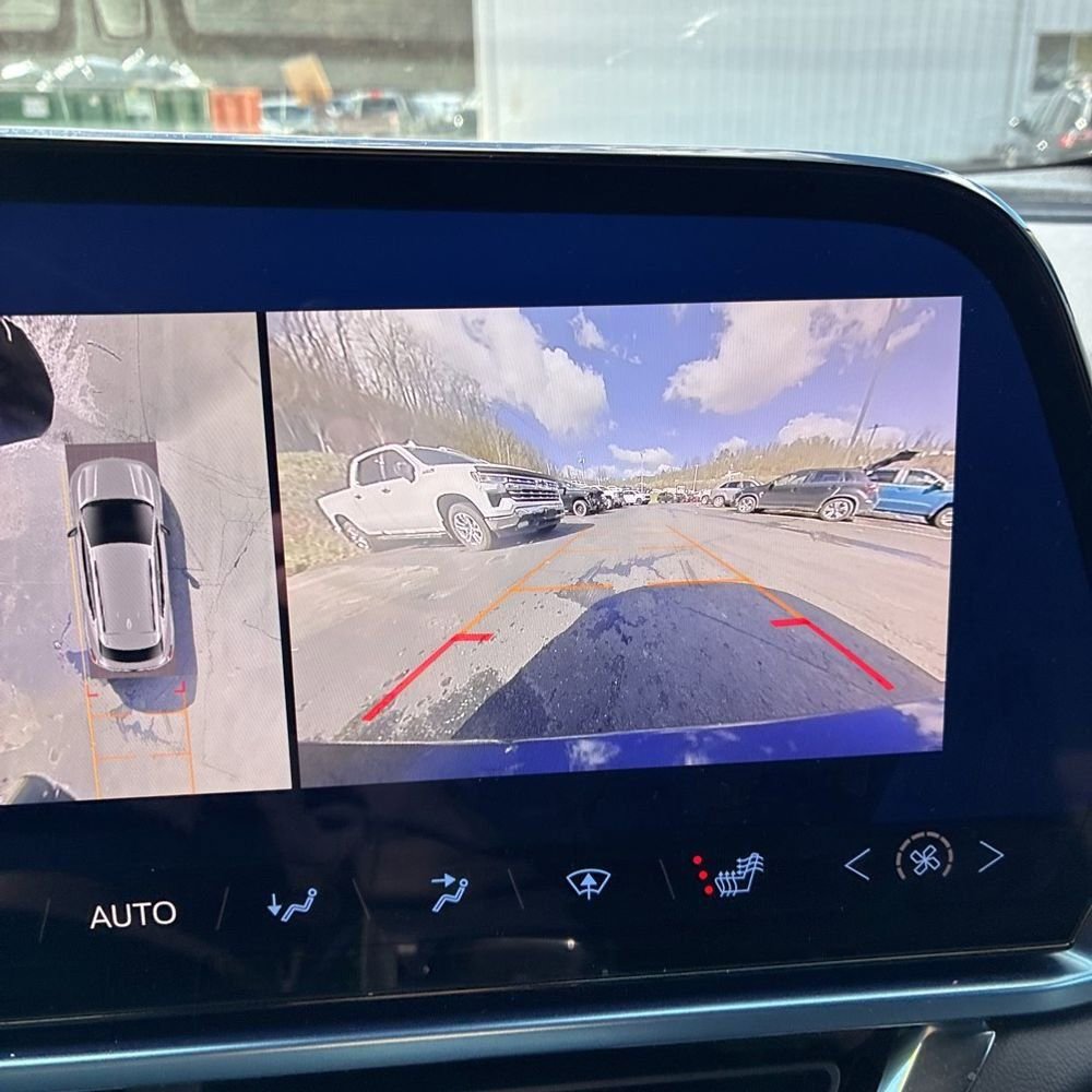 Used 2025 Chevrolet Equinox EV LT w/ Convenience Package image 24