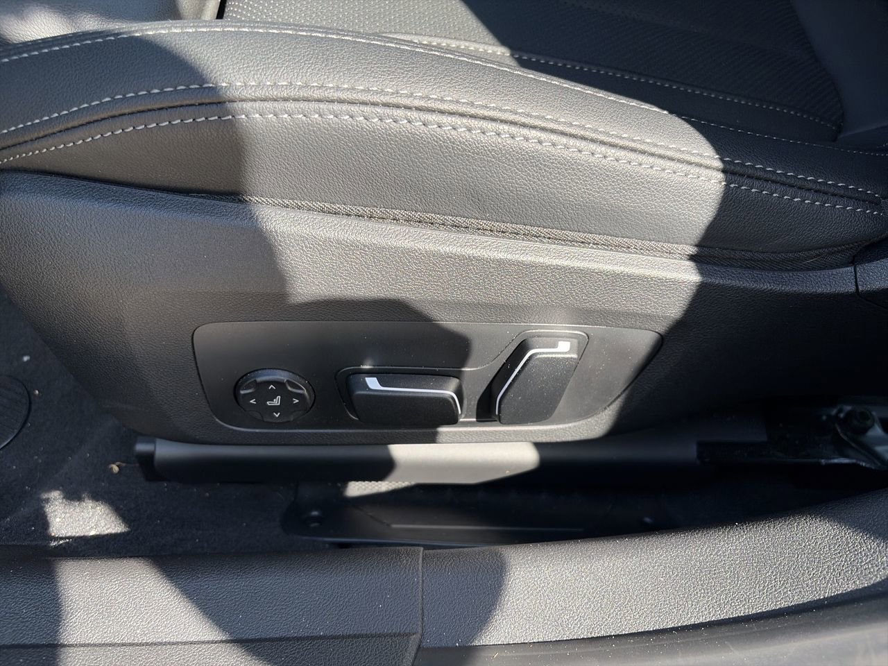 Certified 2025 BMW 330i Sedan RWD image 15