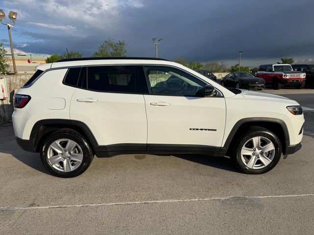 Used 2022 Jeep Compass Latitude w/ Sun and Sound Group AWD/4WD image 7