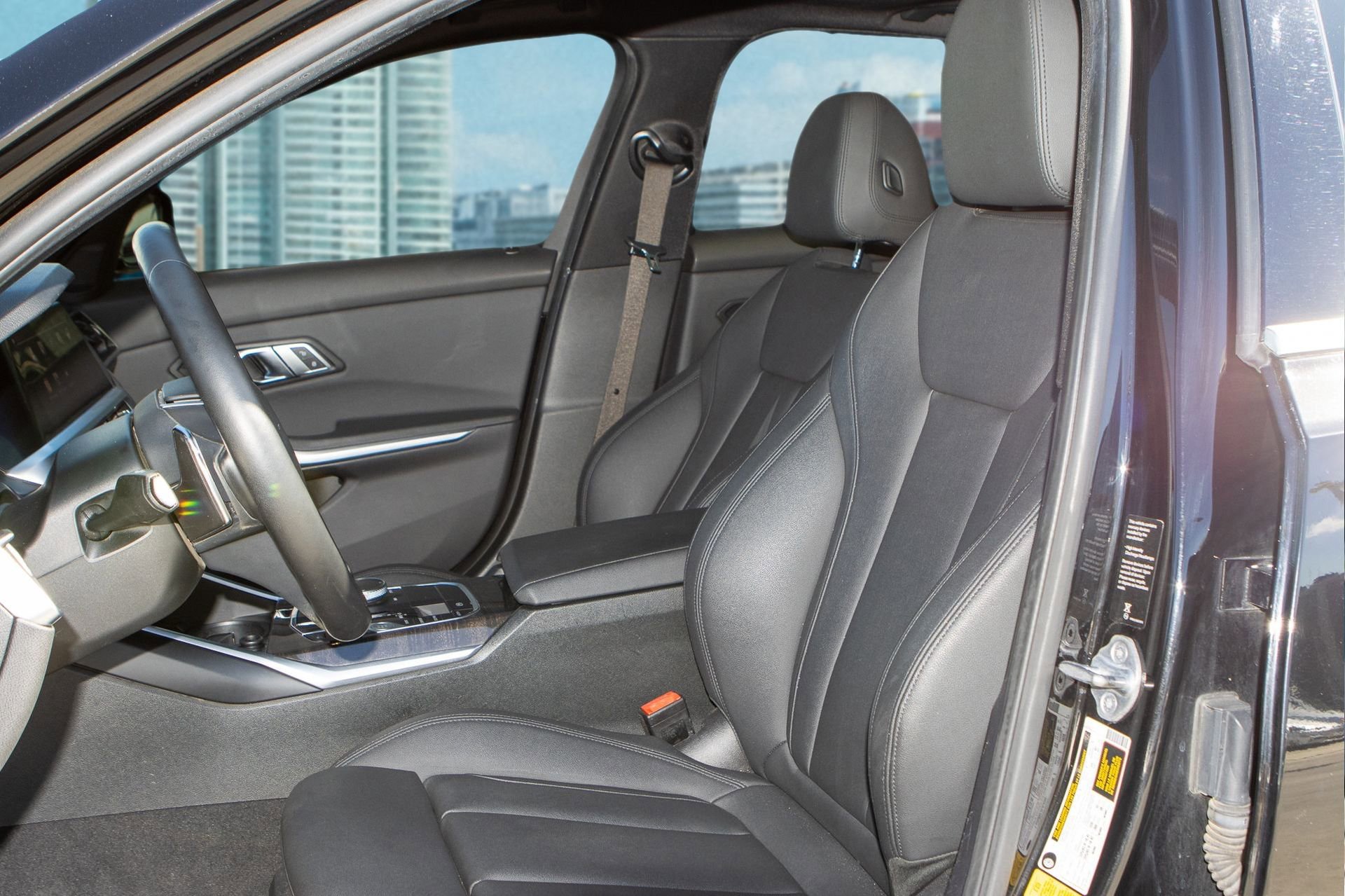 Used 2019 BMW 330i xDrive Sedan w/ Driving Assistance Package image 15