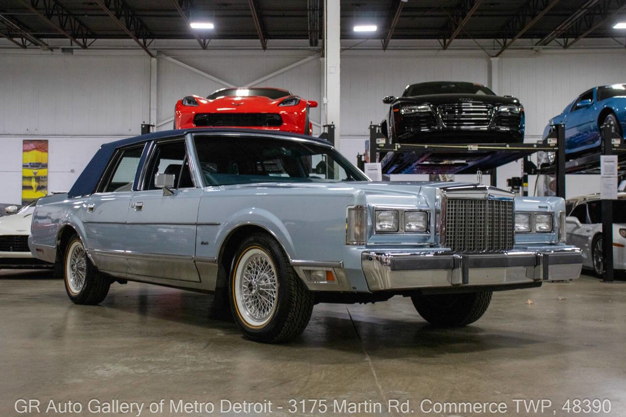 Used 1986 Lincoln Town Car image 10
