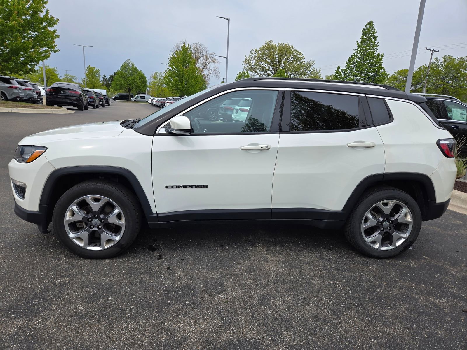 Used 2019 Jeep Compass Limited AWD/4WD image 2