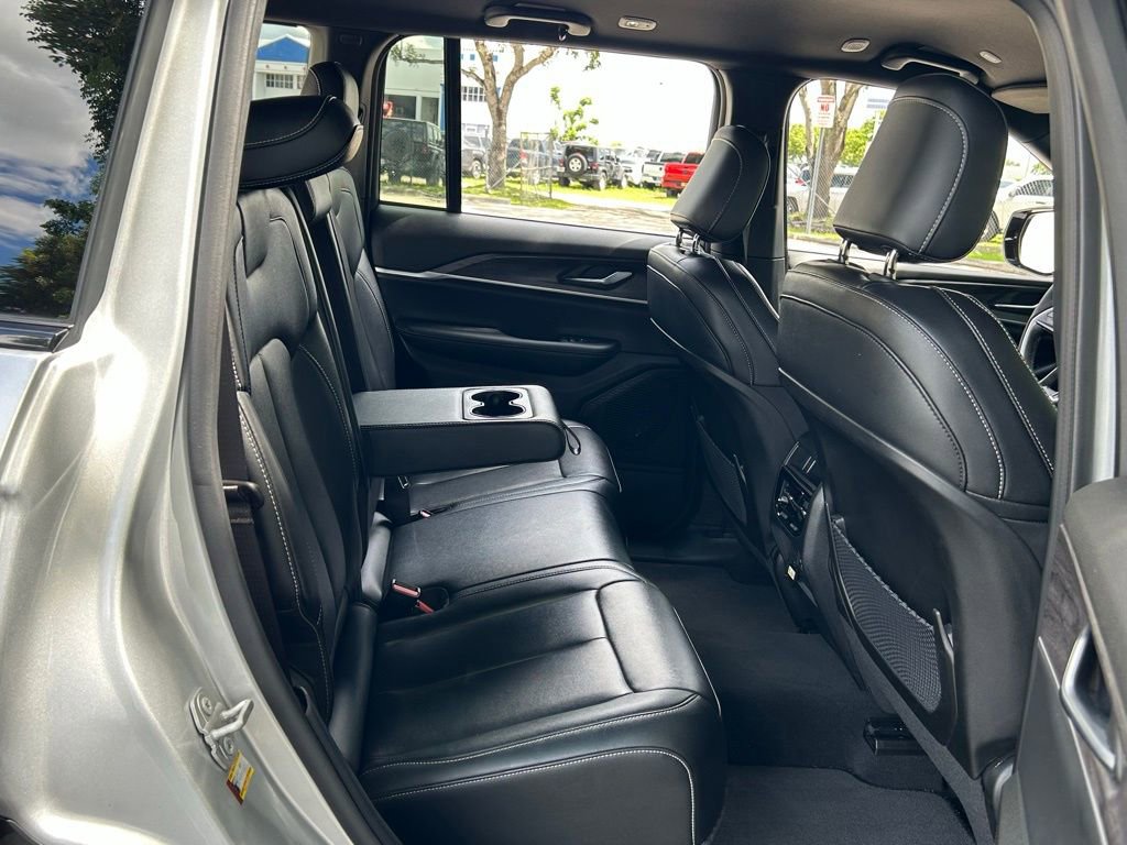 Certified 2024 Jeep Grand Cherokee Limited w/ Black Appearance Package image 37