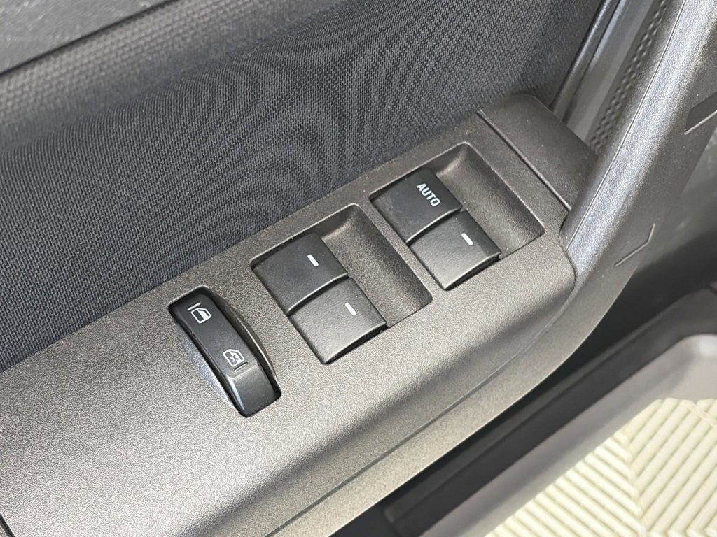 Used 2010 Ford Focus SE image 22