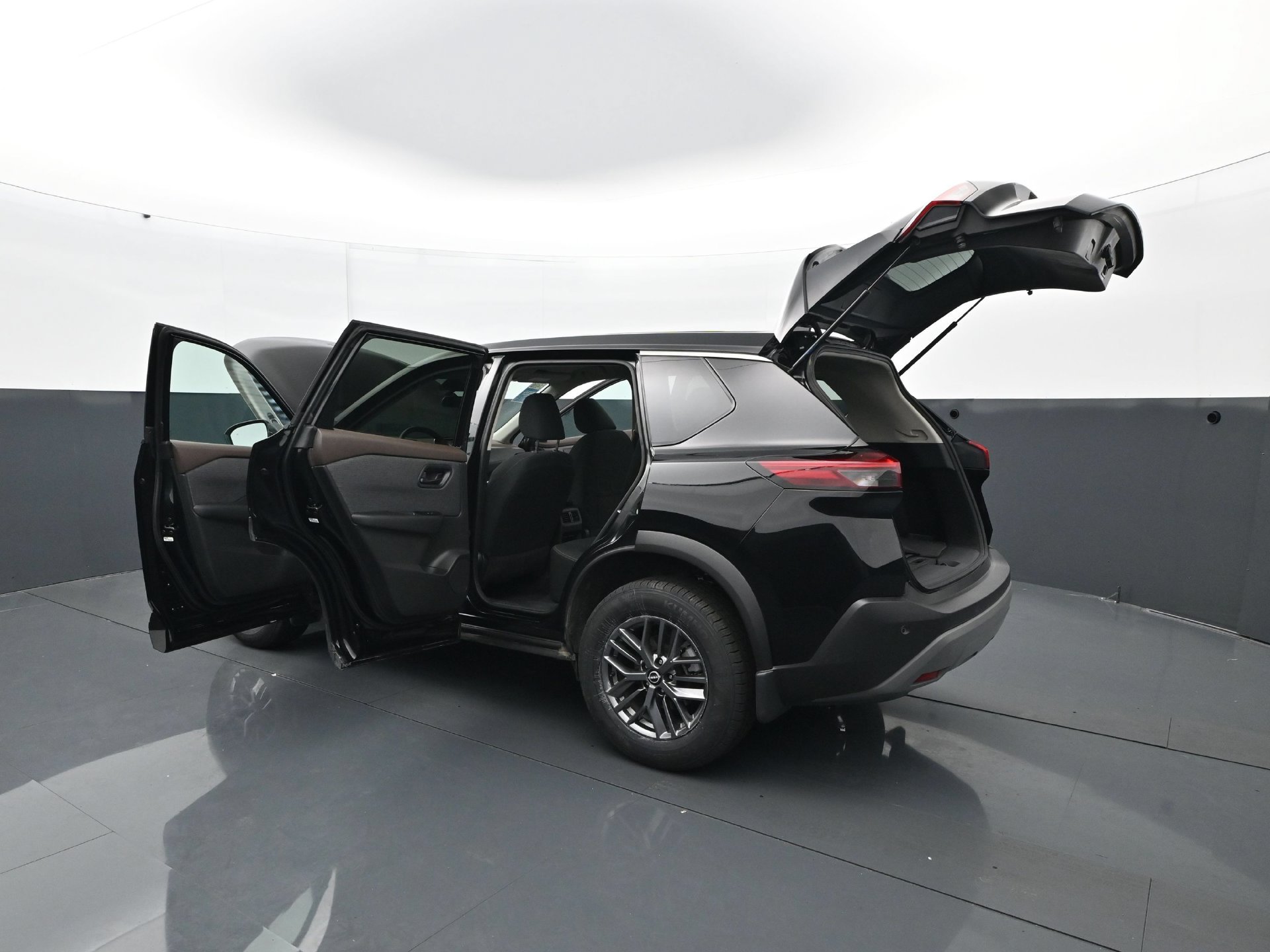 Used 2023 Nissan Rogue S AWD/4WD image 31