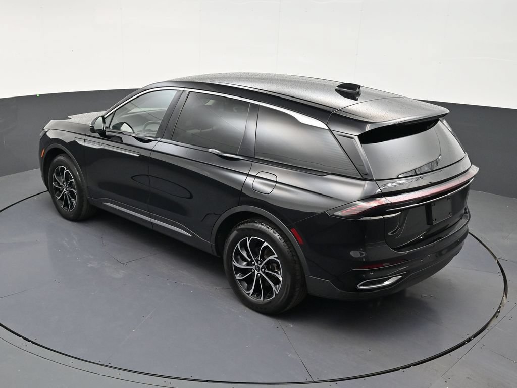 Used 2025 Lincoln Nautilus Premier AWD/4WD image 16