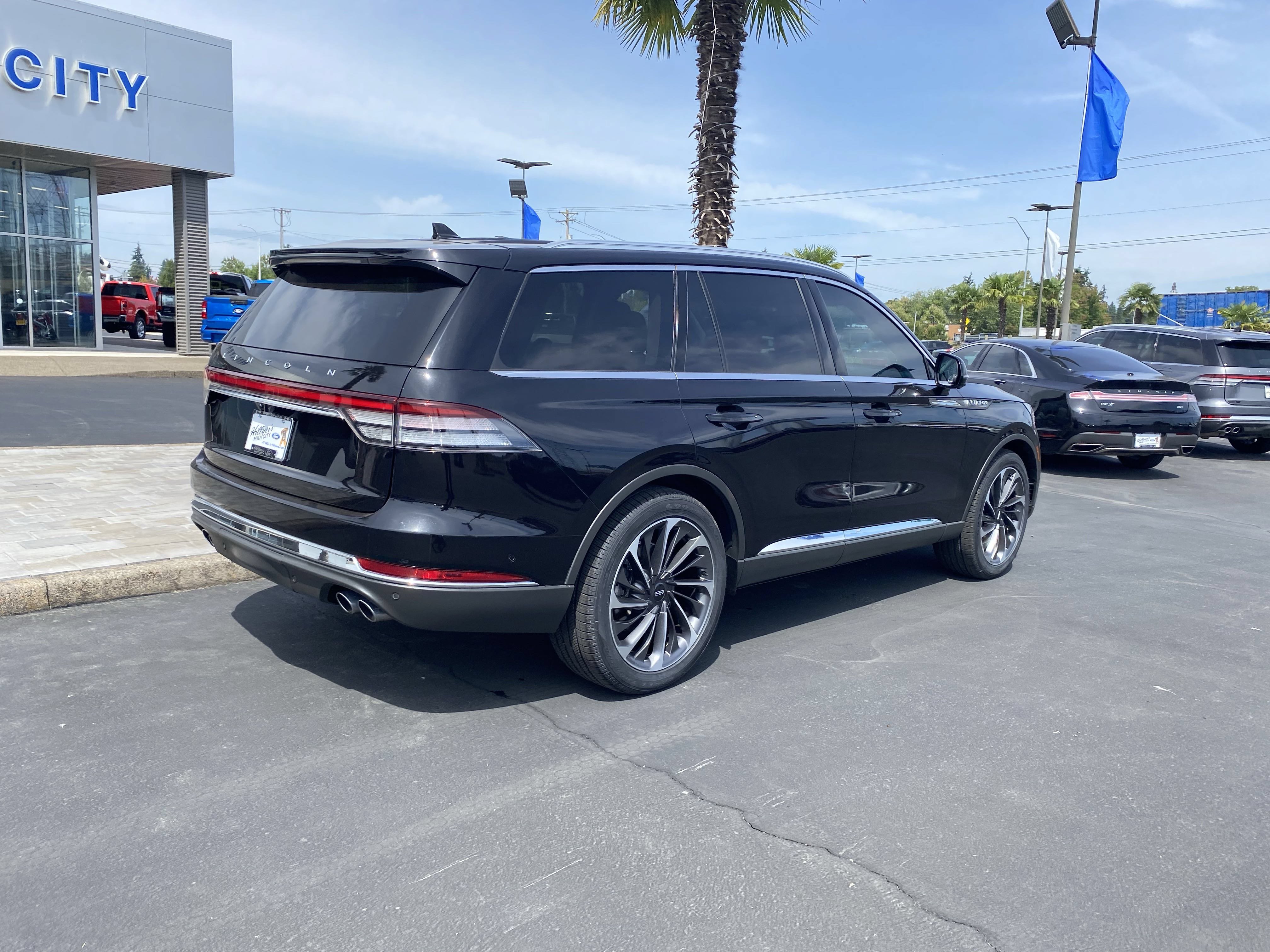 Used 2020 Lincoln Aviator Reserve w/ Equipment Group 202A AWD/4WD image 3