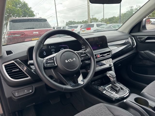 Used 2025 Kia Seltos S FWD image 23