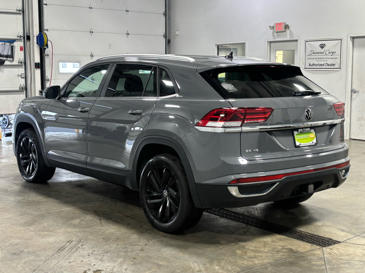 Used 2023 Volkswagen Atlas SE w/ Technology Package w/ Black Wheel Package image 18