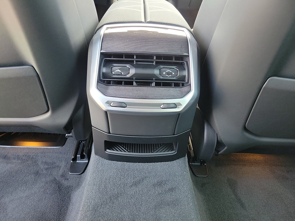 New 2026 BMW i7 M70 w/ Executive Package AWD/4WD image 13