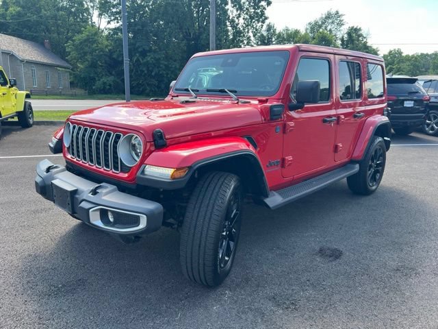 Used 2025 Jeep Wrangler Unlimited Sahara AWD/4WD image 34