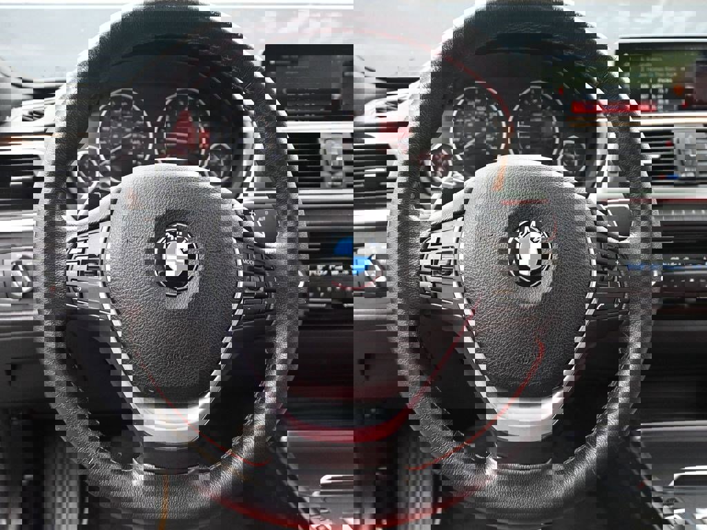 Used 2018 BMW 330i xDrive Sedan w/ Convenience Package image 11