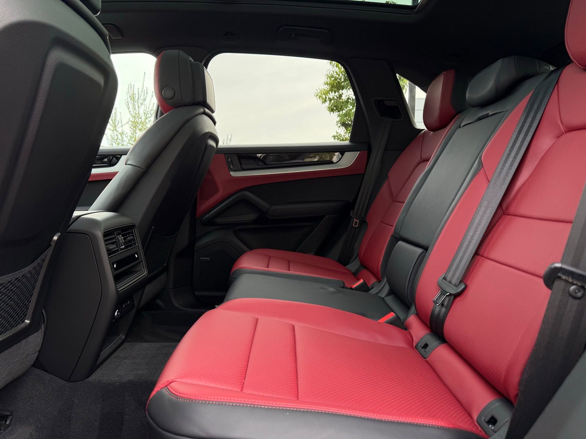 Used 2026 Porsche Cayenne image 29