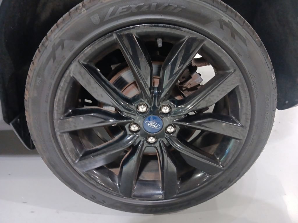 Used 2018 Ford Escape SEL w/ SEL Sport Appearance Package AWD/4WD image 8