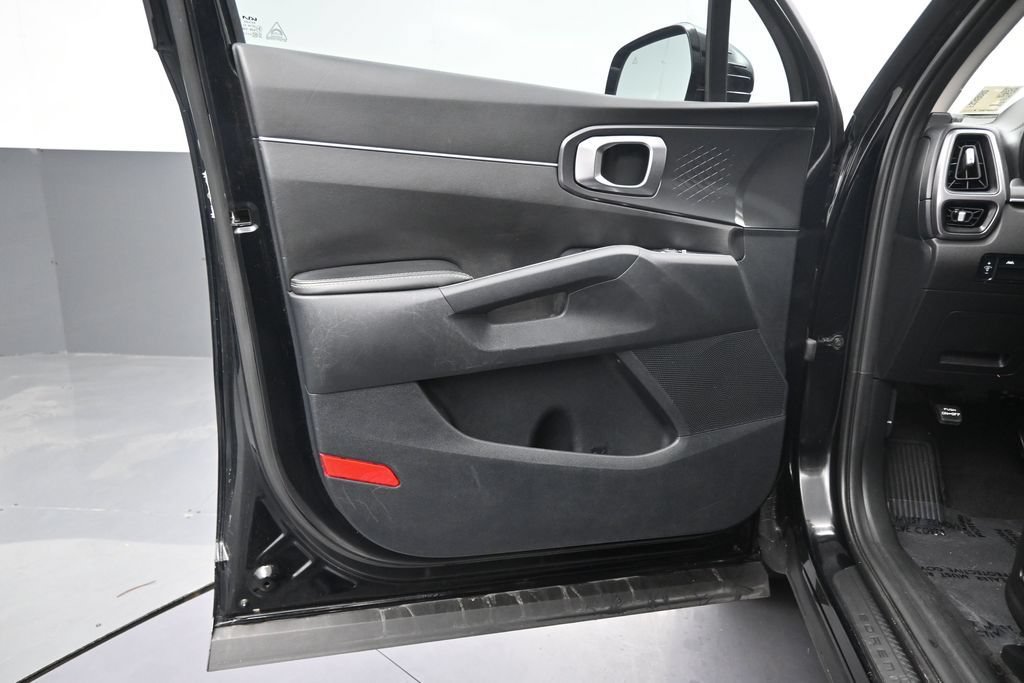 Used 2023 Kia Sorento S w/ Panoramic Sunroof Package FWD image 11
