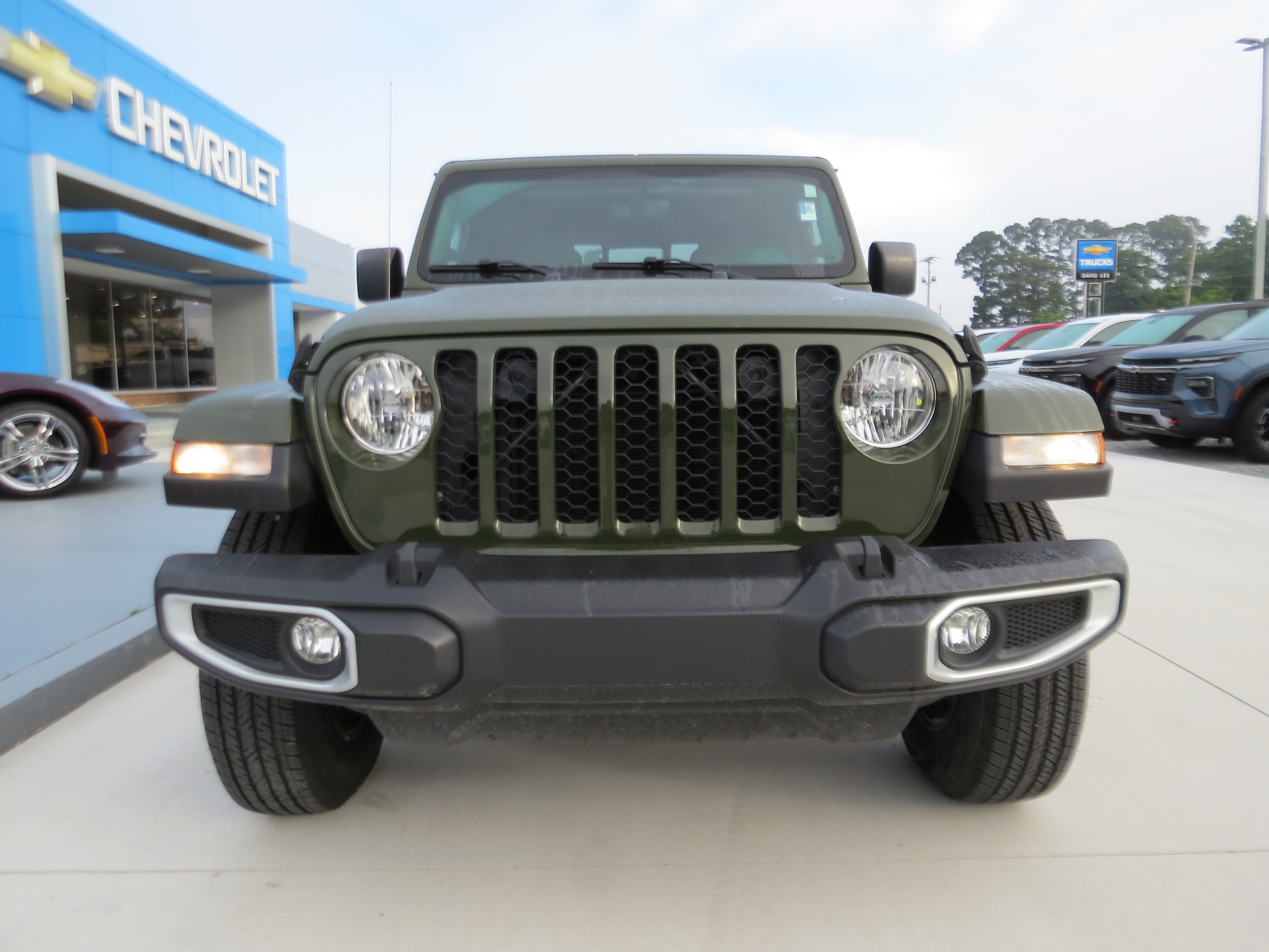 Used 2023 Jeep Gladiator Sport AWD/4WD image 6
