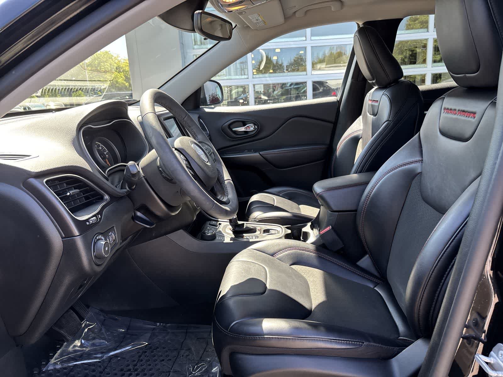 Used 2022 Jeep Cherokee Trailhawk AWD/4WD image 8