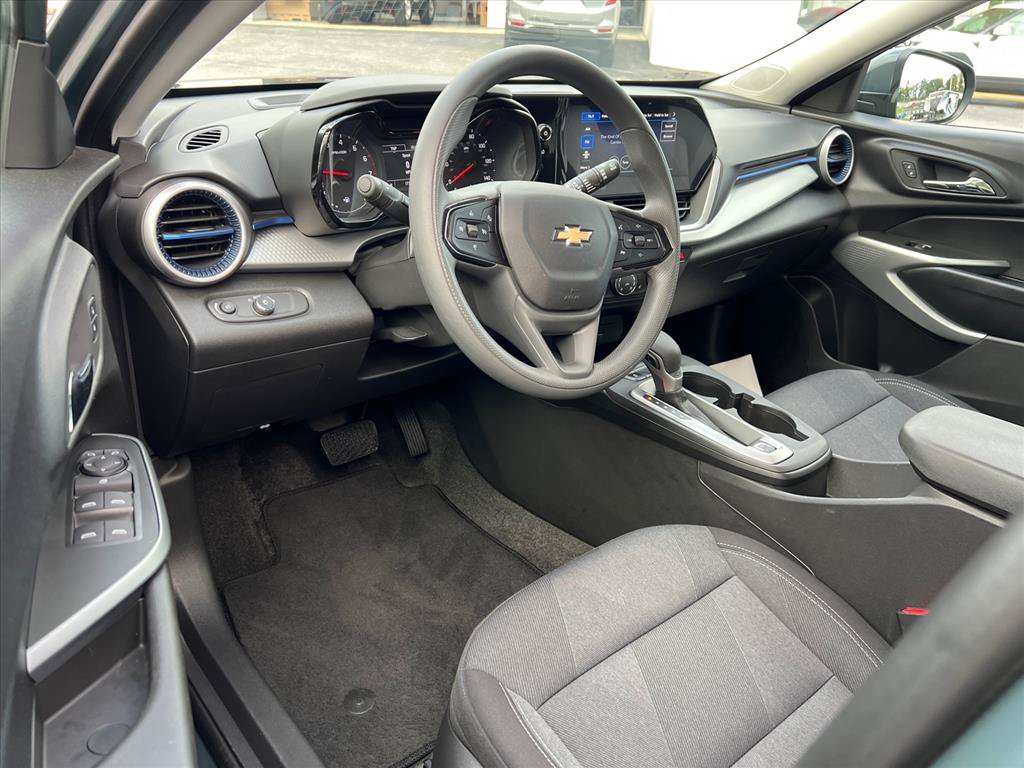 Used 2026 Chevrolet Trax LS w/ LS Convenience Package FWD image 14